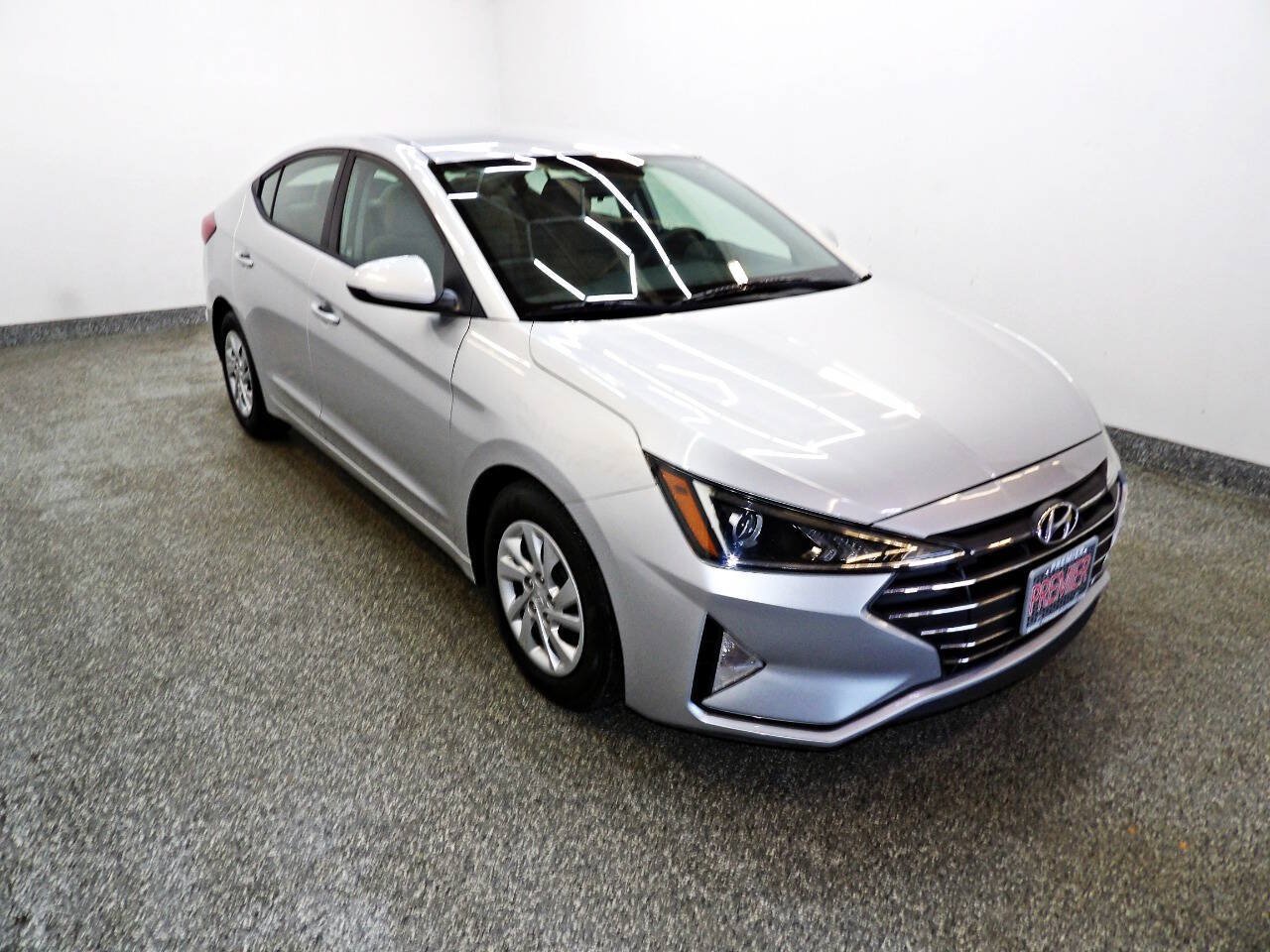Used 2019 Hyundai Elantra SE FWD image 3
