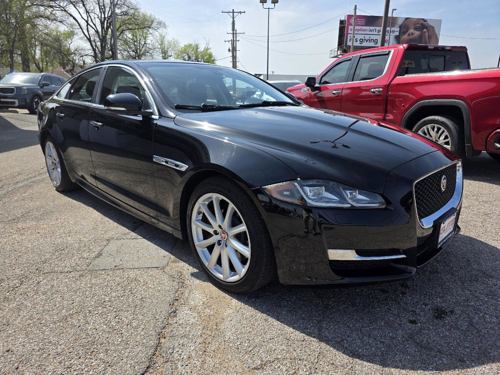 Used 2017 Jaguar XJ R-Sport AWD/4WD image 3