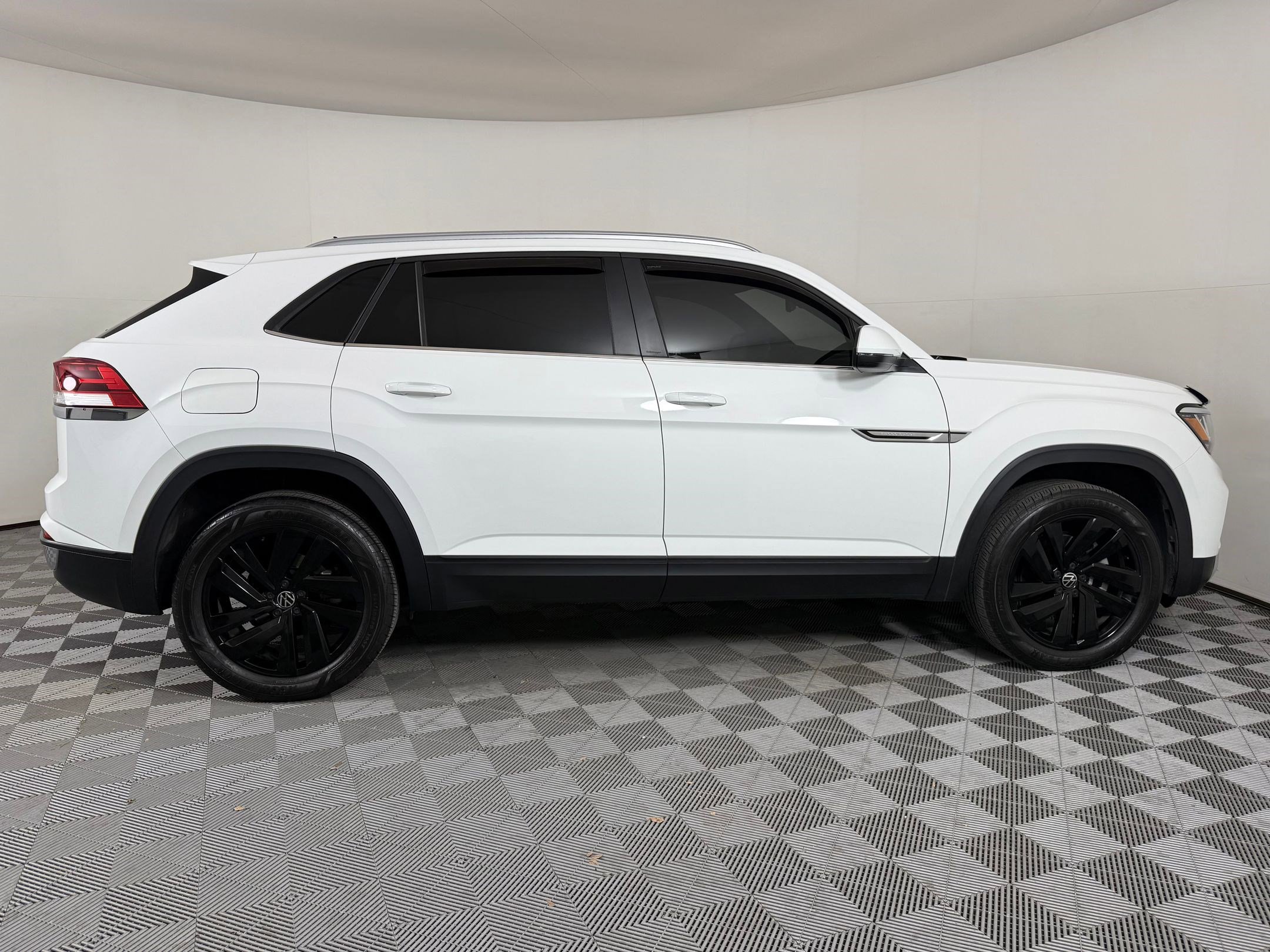 Used 2022 Volkswagen Atlas Cross Sport SE image 6