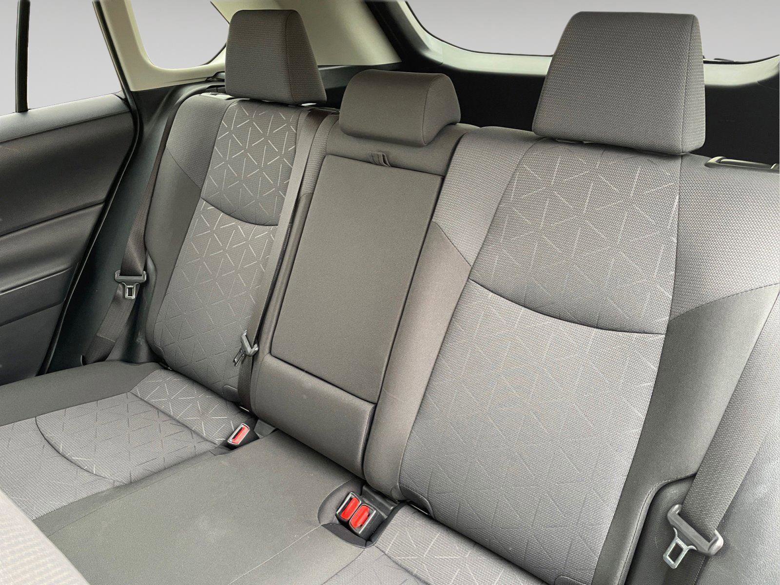 Used 2020 Toyota RAV4 XLE w/ Carpet Mat Package image 16