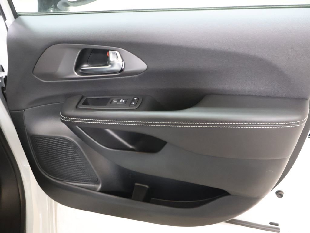 New 2026 Chrysler Pacifica Select image 19