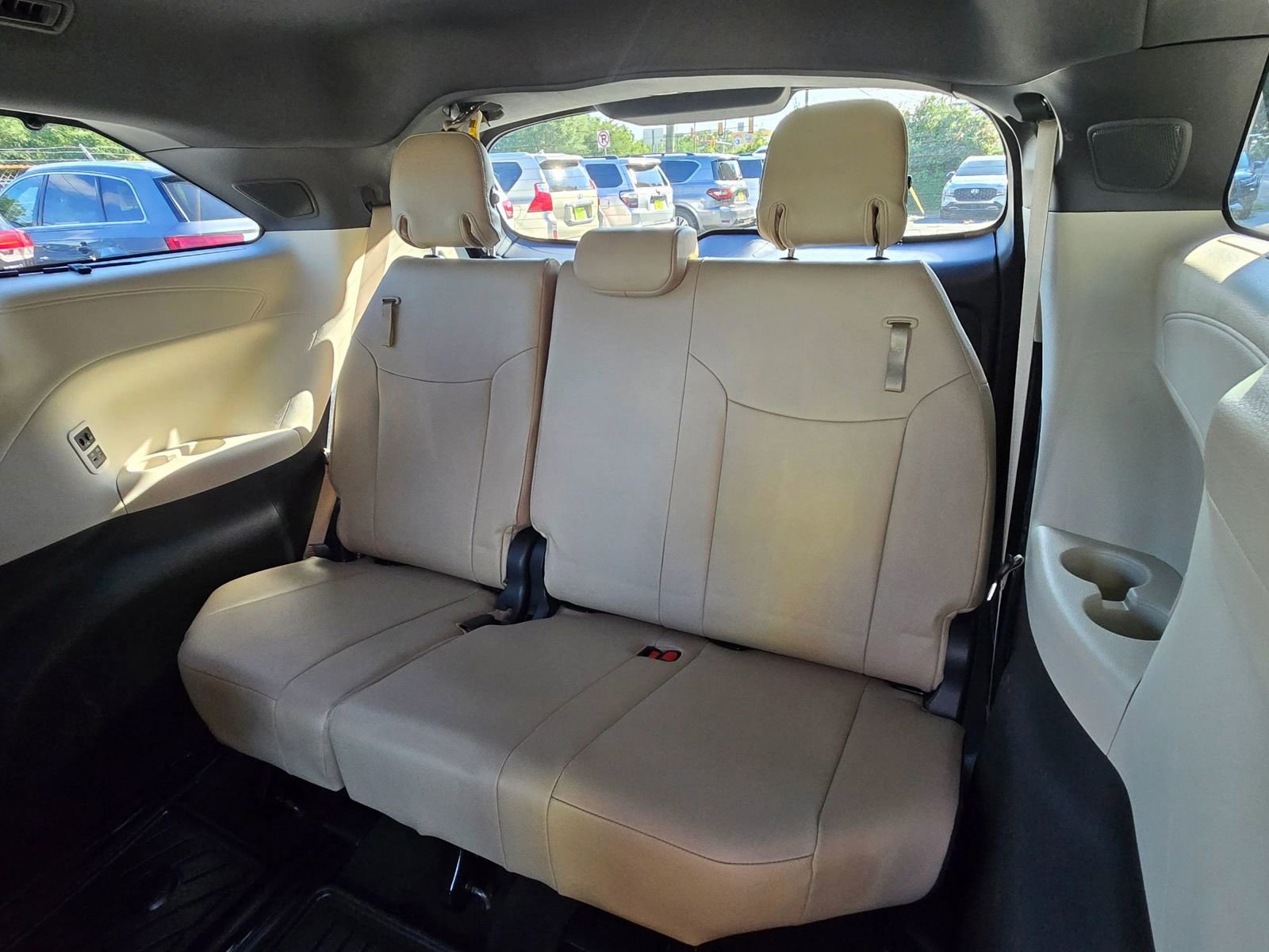 Used 2021 Toyota Sienna Limited image 15