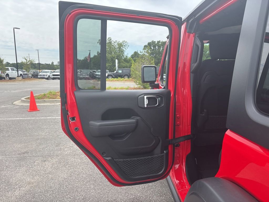 Certified 2025 Jeep Wrangler Unlimited Rubicon 4xe w/ Convenience Group AWD/4WD image 60