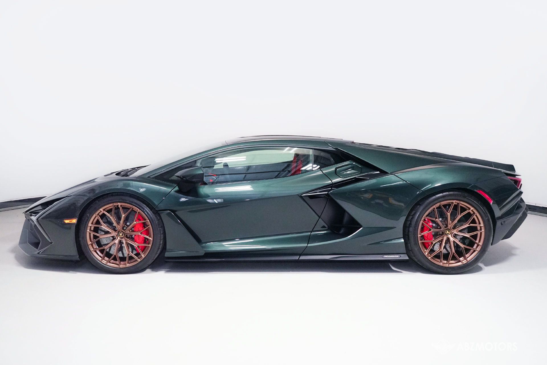 Used 2025 Lamborghini Revuelto AWD/4WD image 4