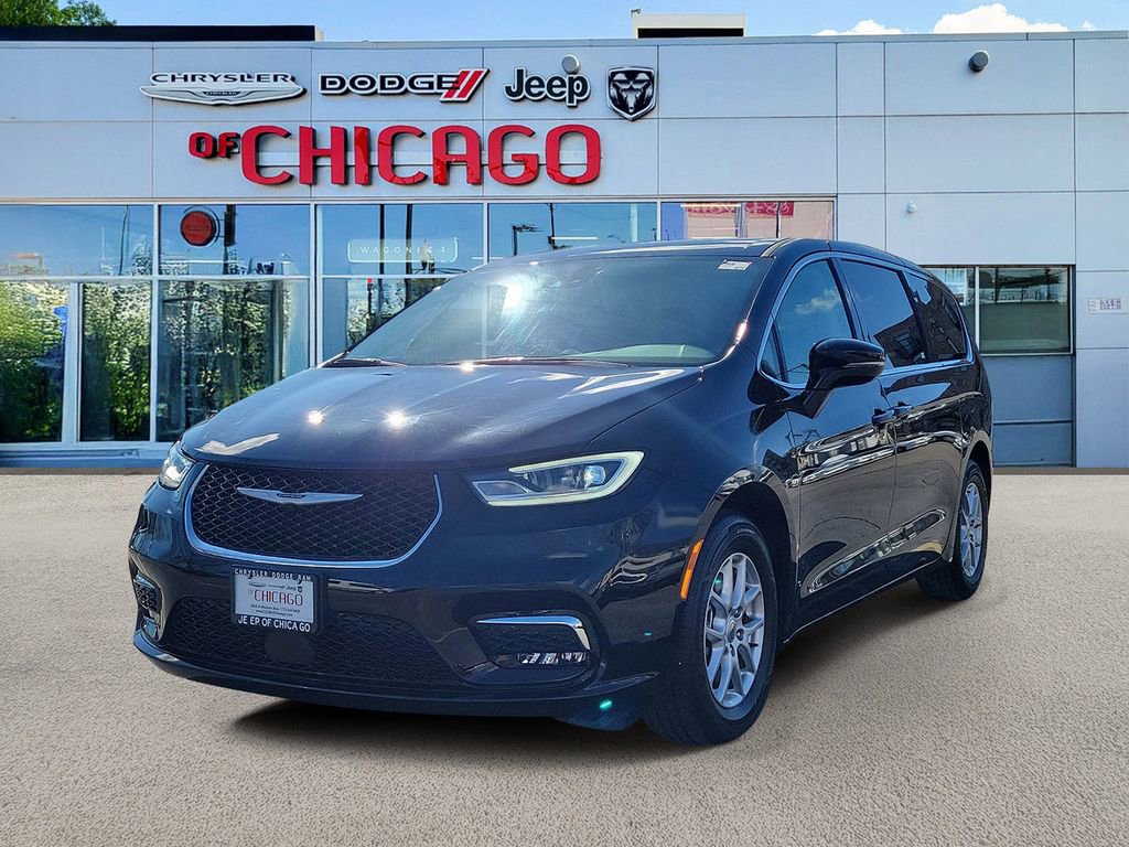 Certified 2024 Chrysler Pacifica Touring-L image 2