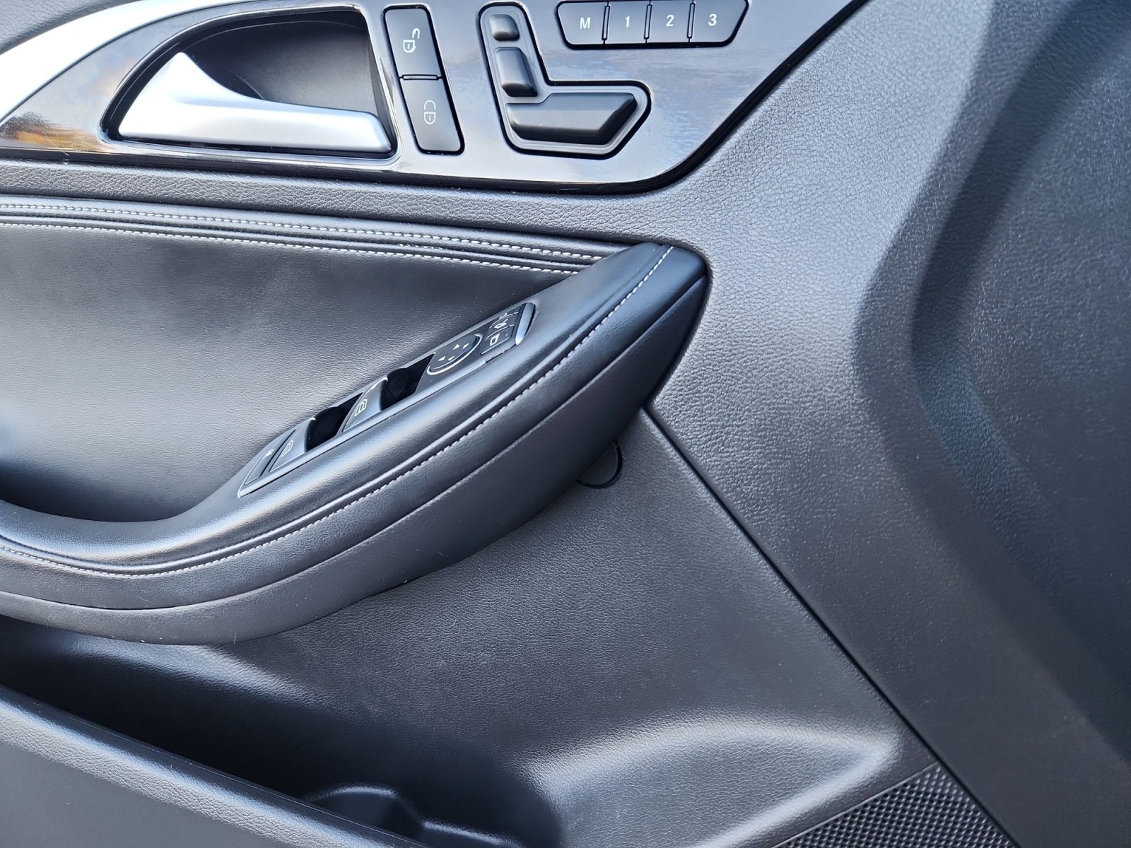 Used 2017 INFINITI QX30 Premium w/ Navigation Package image 14