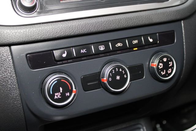 Used 2016 Volkswagen Tiguan S image 18