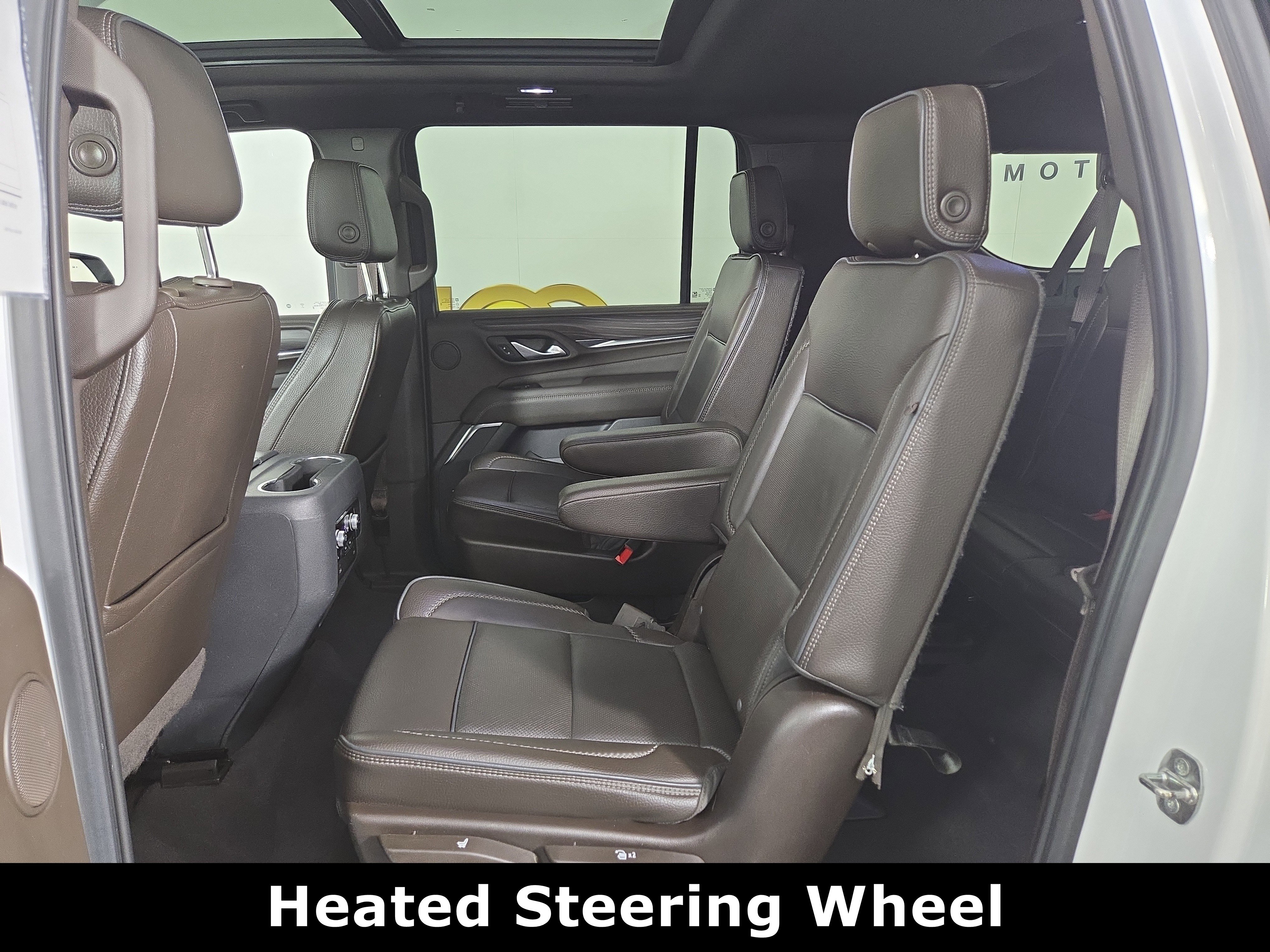 Used 2022 GMC Yukon XL Denali w/ Denali Premium Package image 12