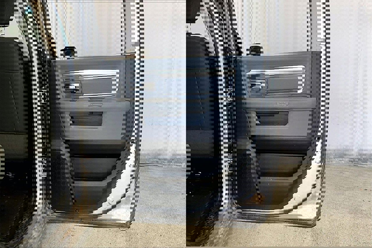 Used 2019 RAM 1500 Classic SLT image 23