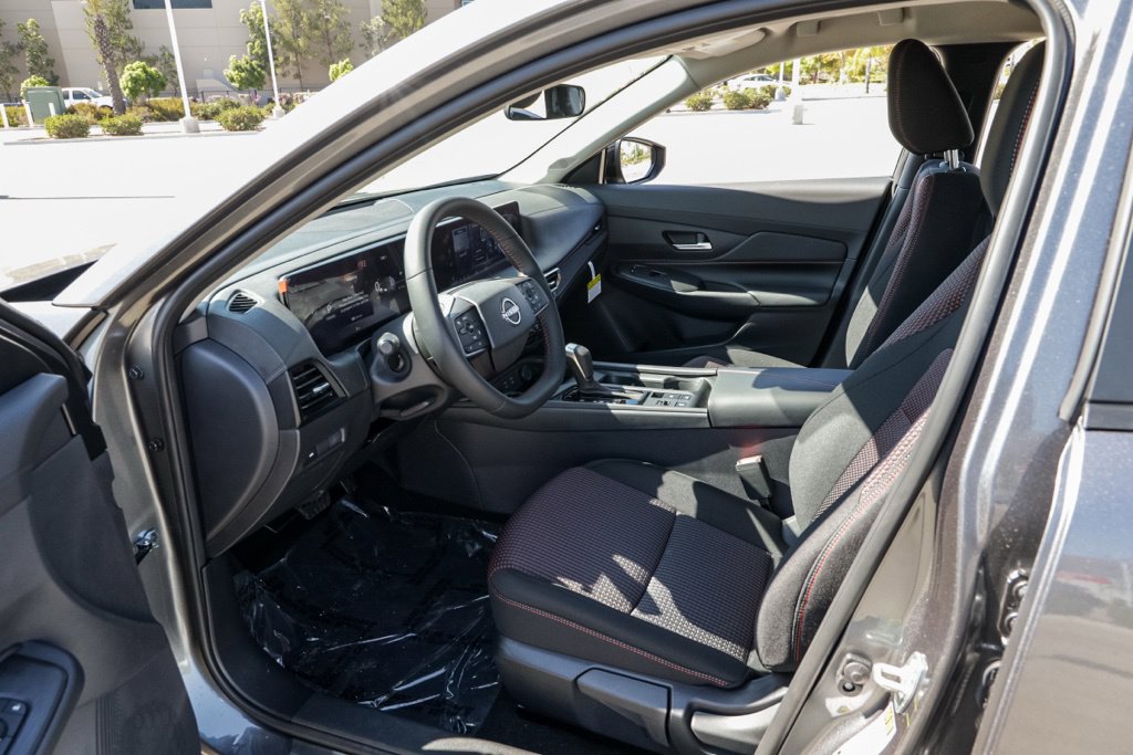 New 2027 Nissan Sentra SR w/ Floor Mat Package FWD image 16