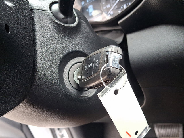 Used 2022 Hyundai Venue SEL image 22