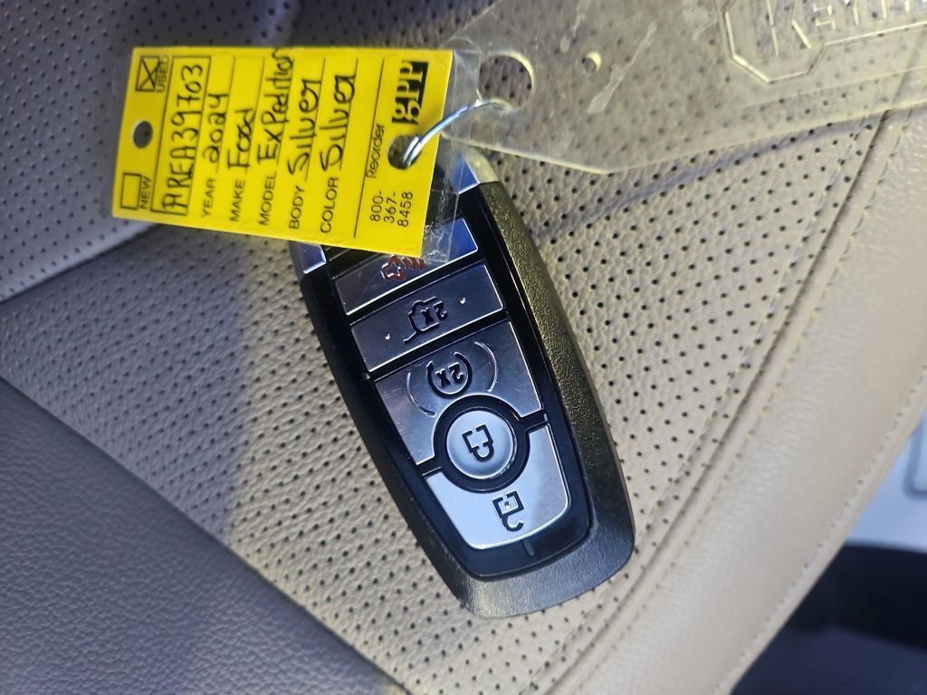 Used 2024 Ford Expedition Limited image 35