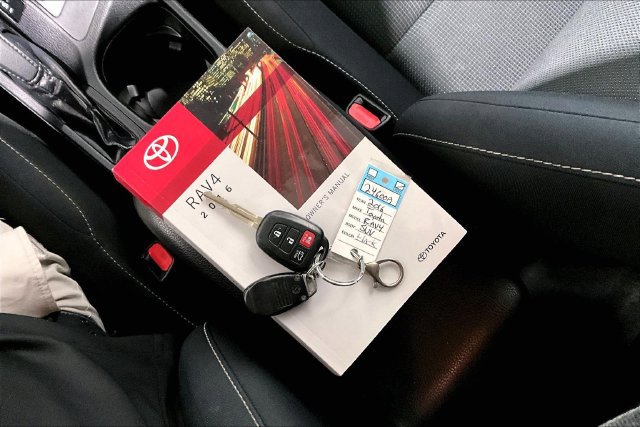 Used 2016 Toyota RAV4 XLE AWD/4WD image 41