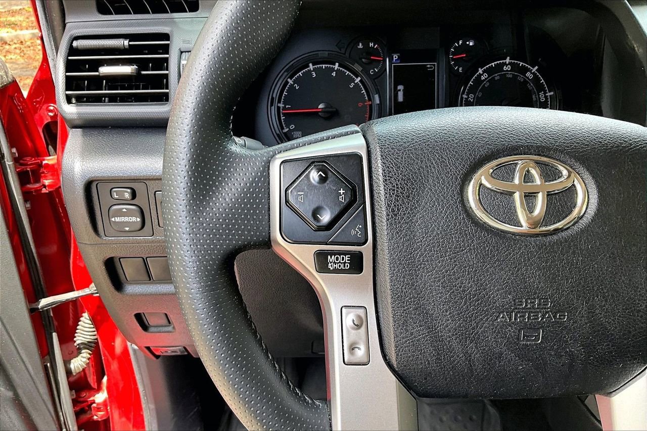 Used 2022 Toyota 4Runner SR5 AWD/4WD image 10