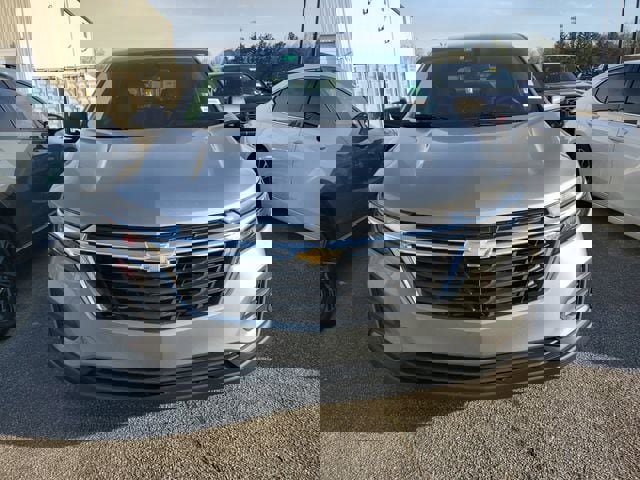 Used 2023 Chevrolet Equinox LS w/ LS Convenience Package image 2