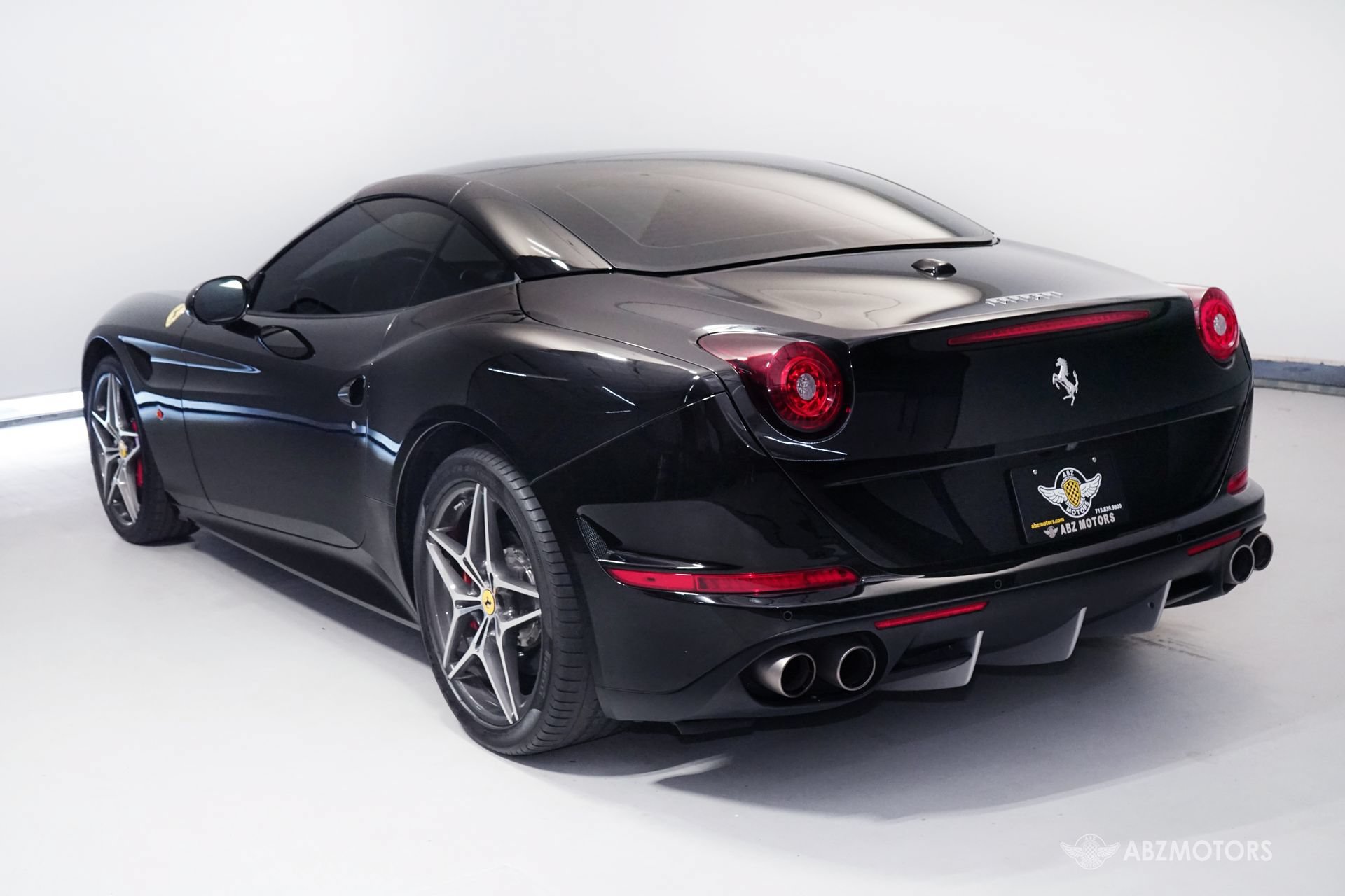 Used 2016 Ferrari California T RWD image 5