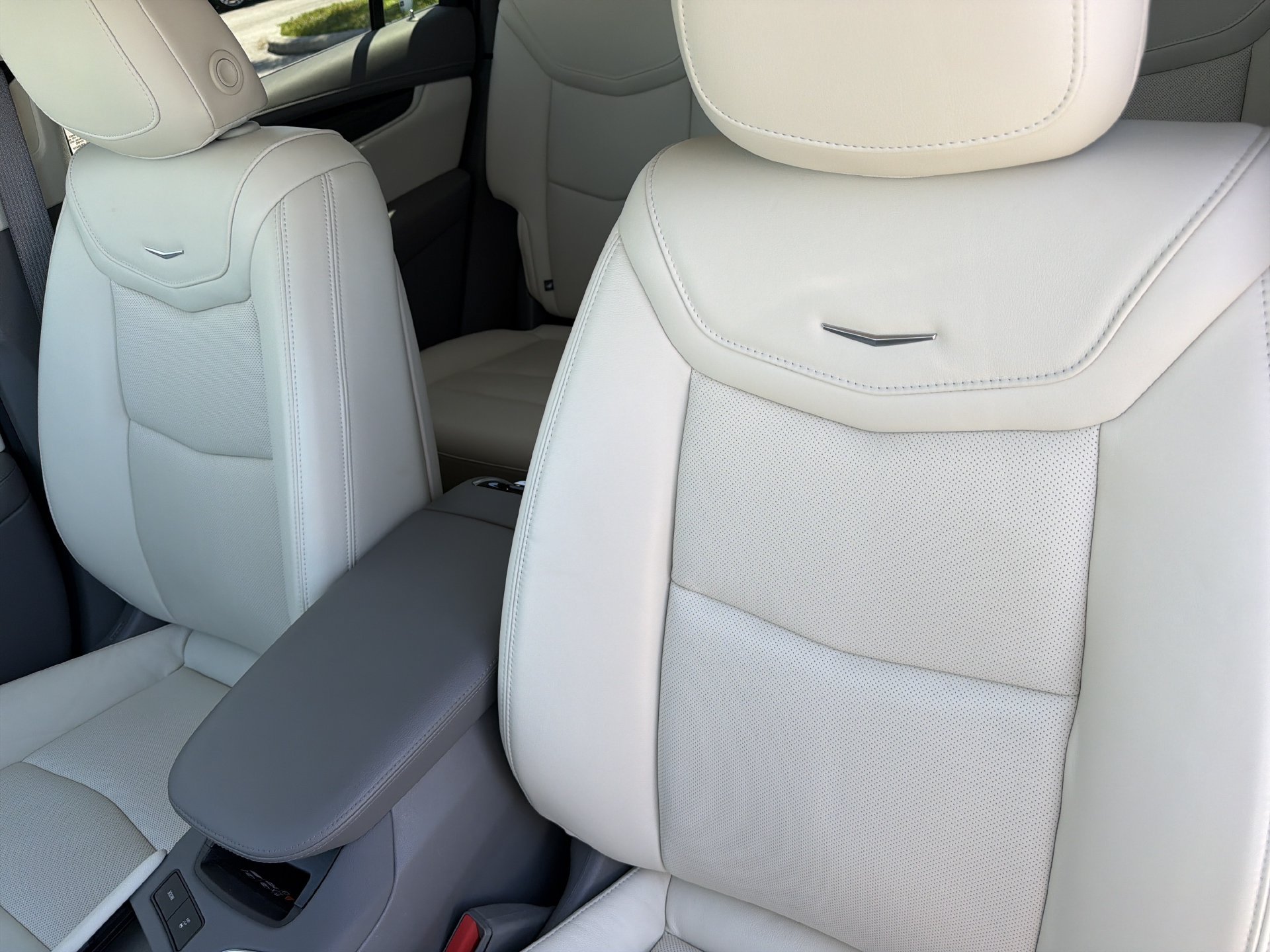 Used 2024 Cadillac XT6 Premium Luxury w/ Technology Package FWD image 25