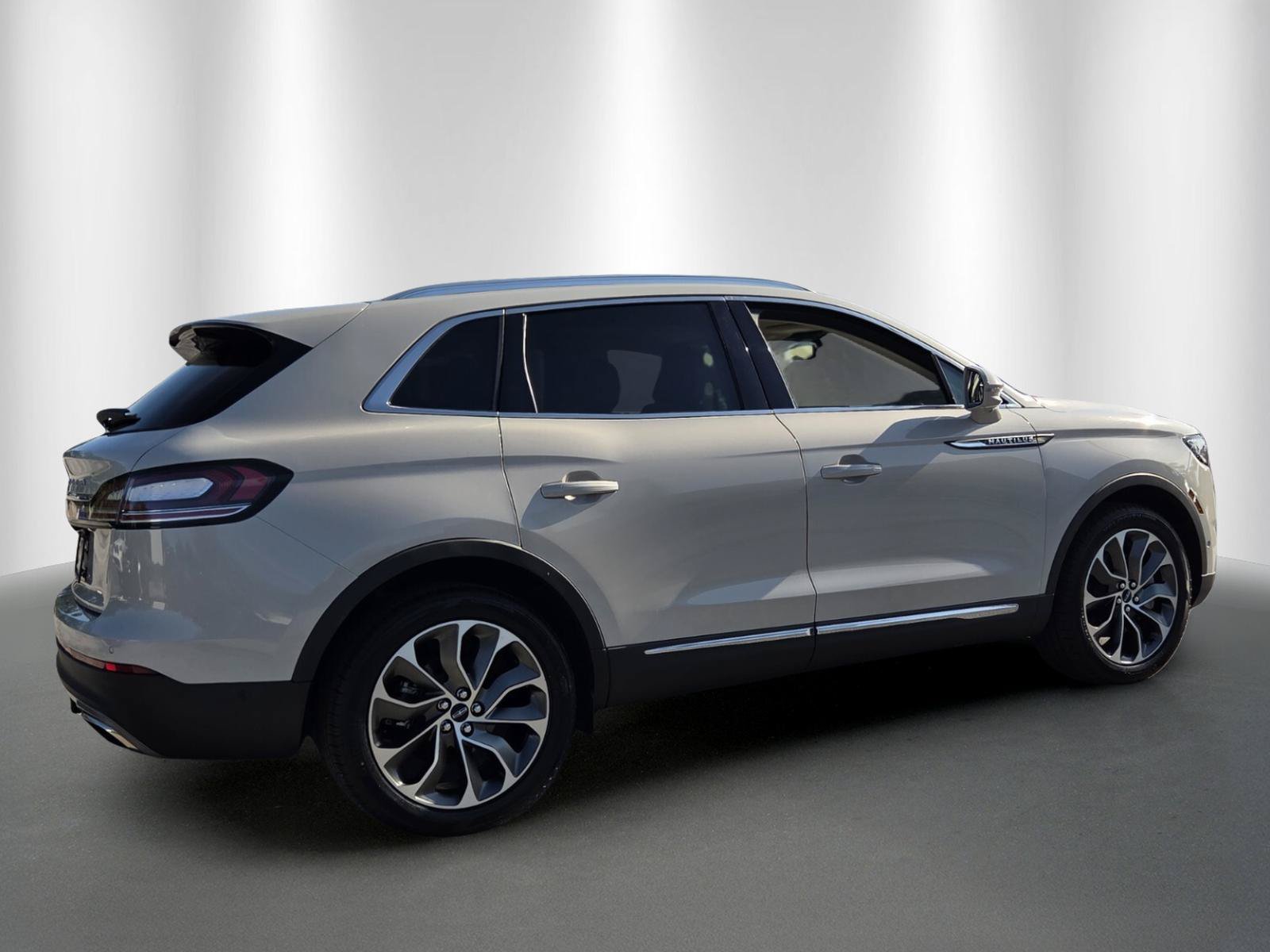 Used 2021 Lincoln Nautilus Reserve w/ Equipment Group 201A FWD image 7