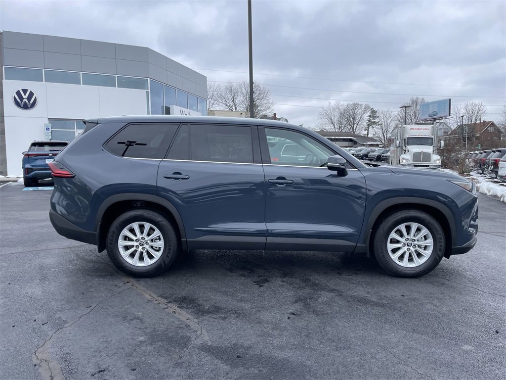 Used 2025 Toyota Grand Highlander AWD image 4