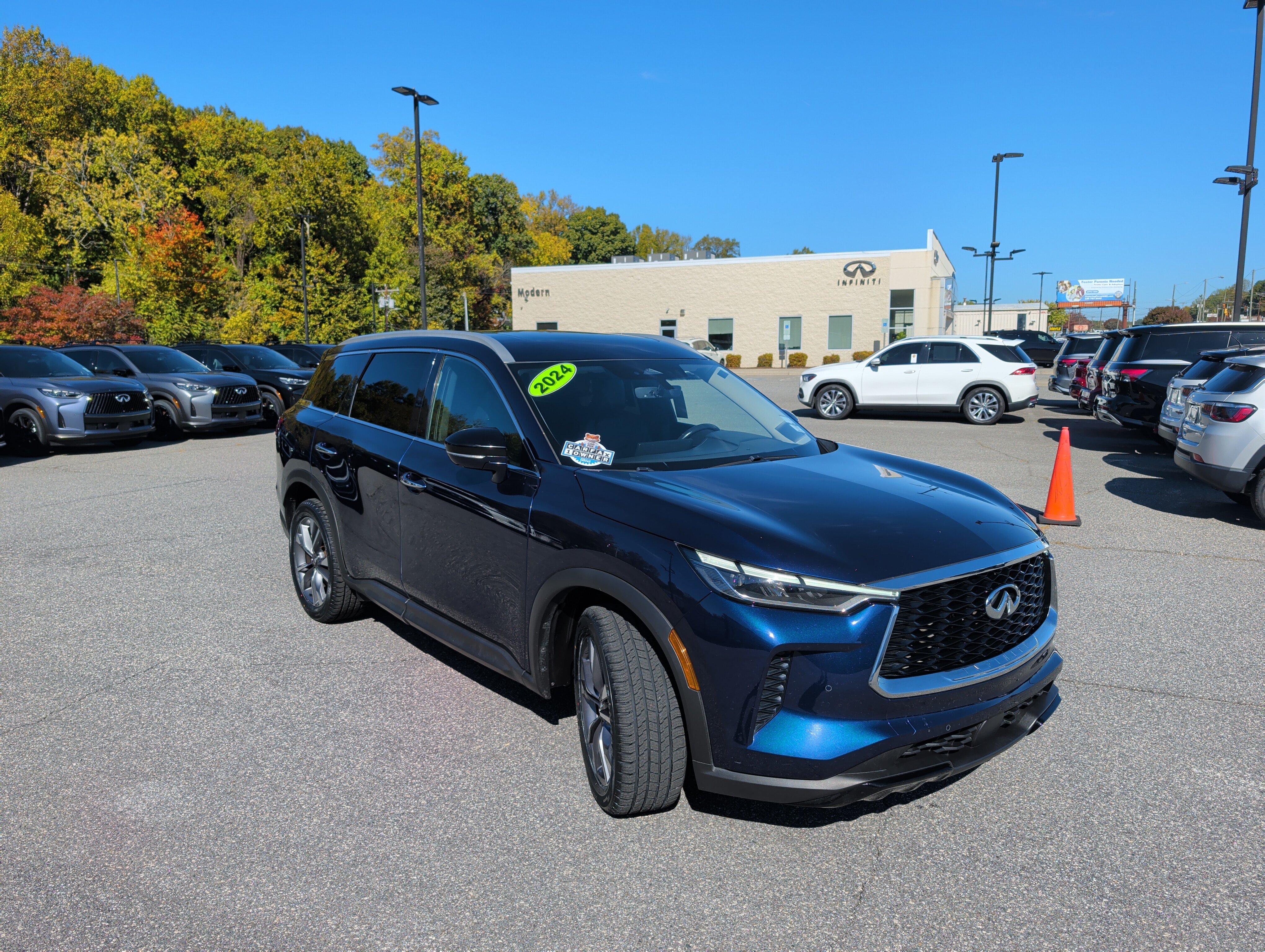 Used 2024 INFINITI QX60 Luxe FWD image 2