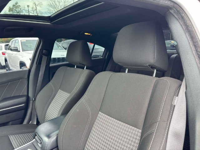 Used 2023 Dodge Charger SXT AWD/4WD image 9
