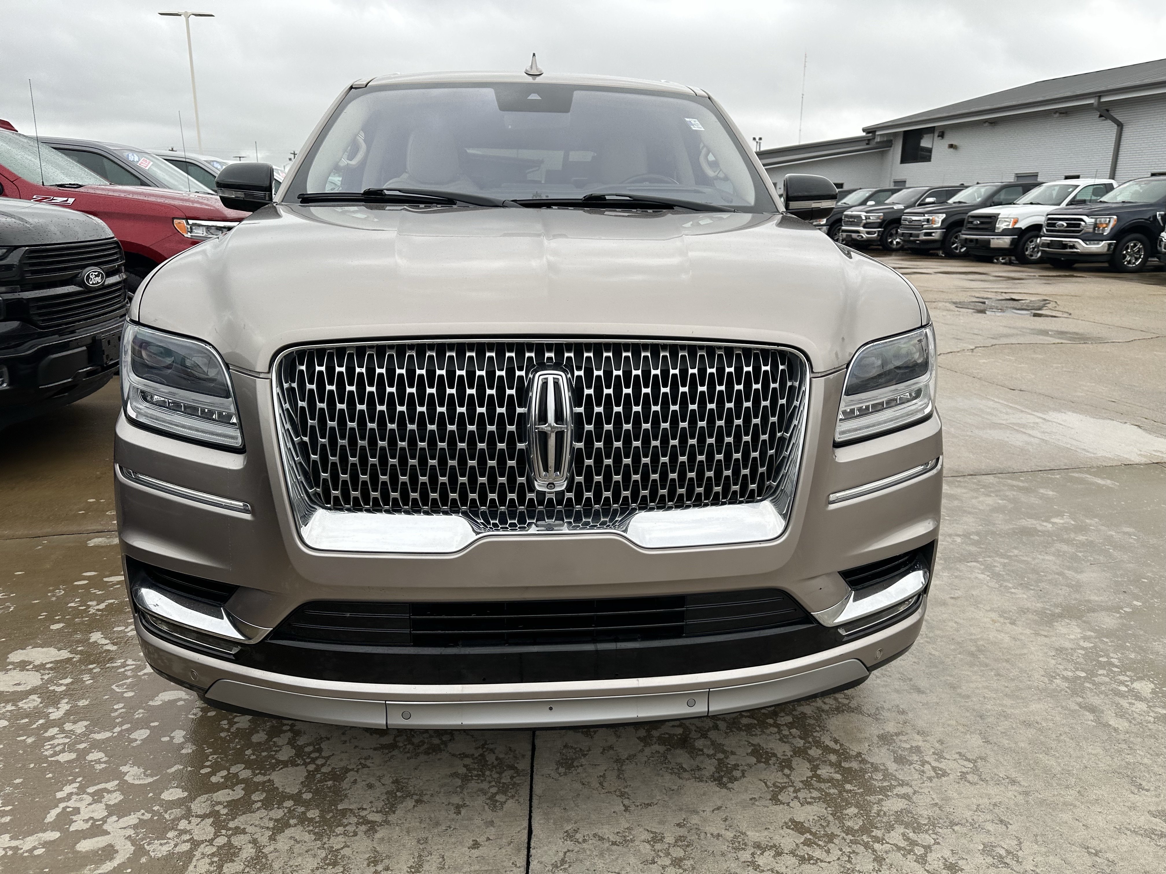 Used 2019 Lincoln Navigator Reserve AWD/4WD image 2