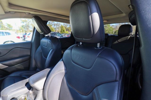 Used 2018 Jeep Cherokee Limited AWD/4WD image 32