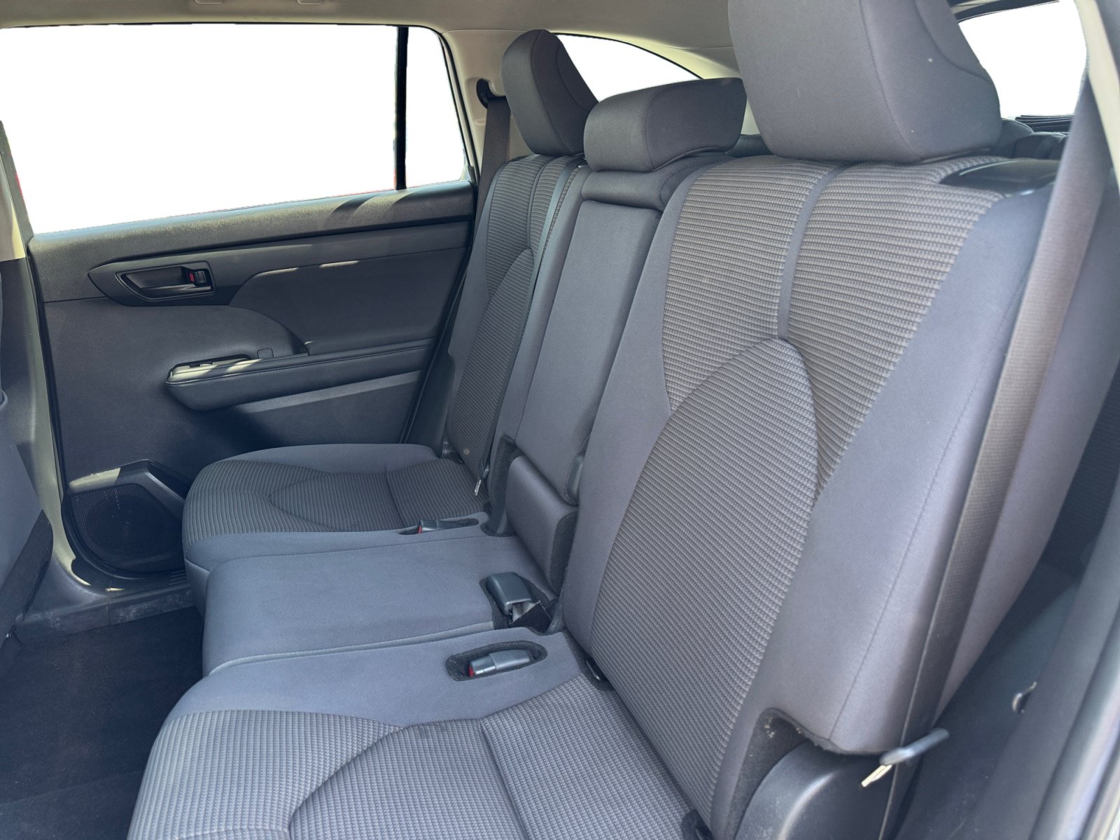 Used 2024 Toyota Highlander LE FWD image 13