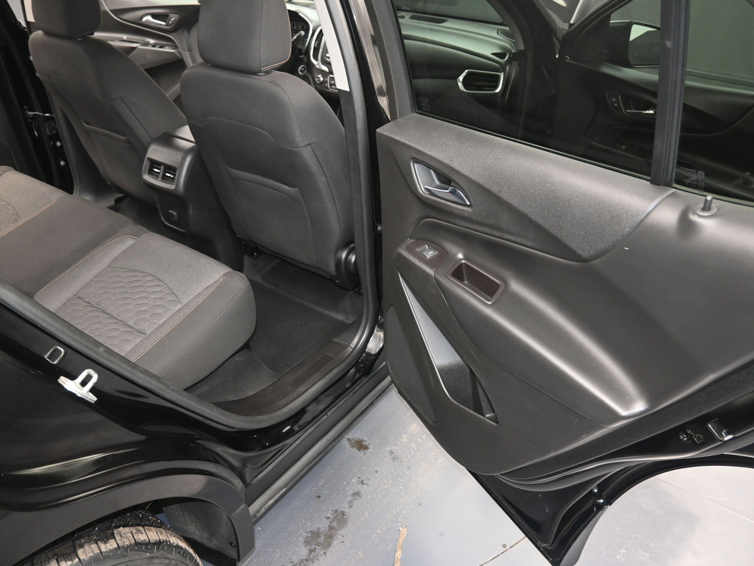 Used 2018 Chevrolet Equinox LT w/ LPO, Protection Package image 21