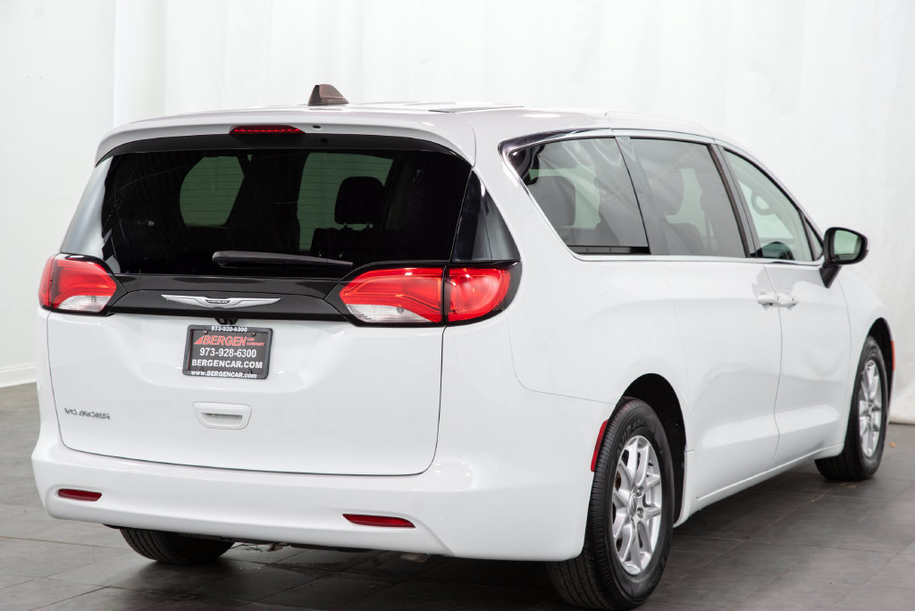 Used 2023 Chrysler Voyager LX FWD image 14