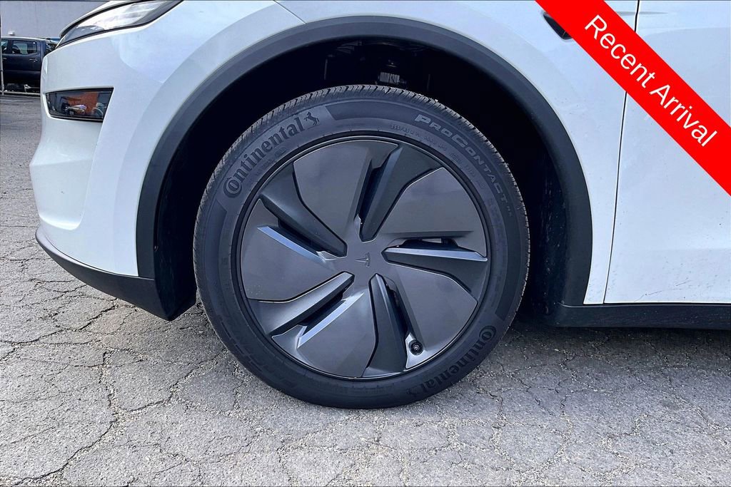 Used 2026 Tesla Model Y 2WD image 8