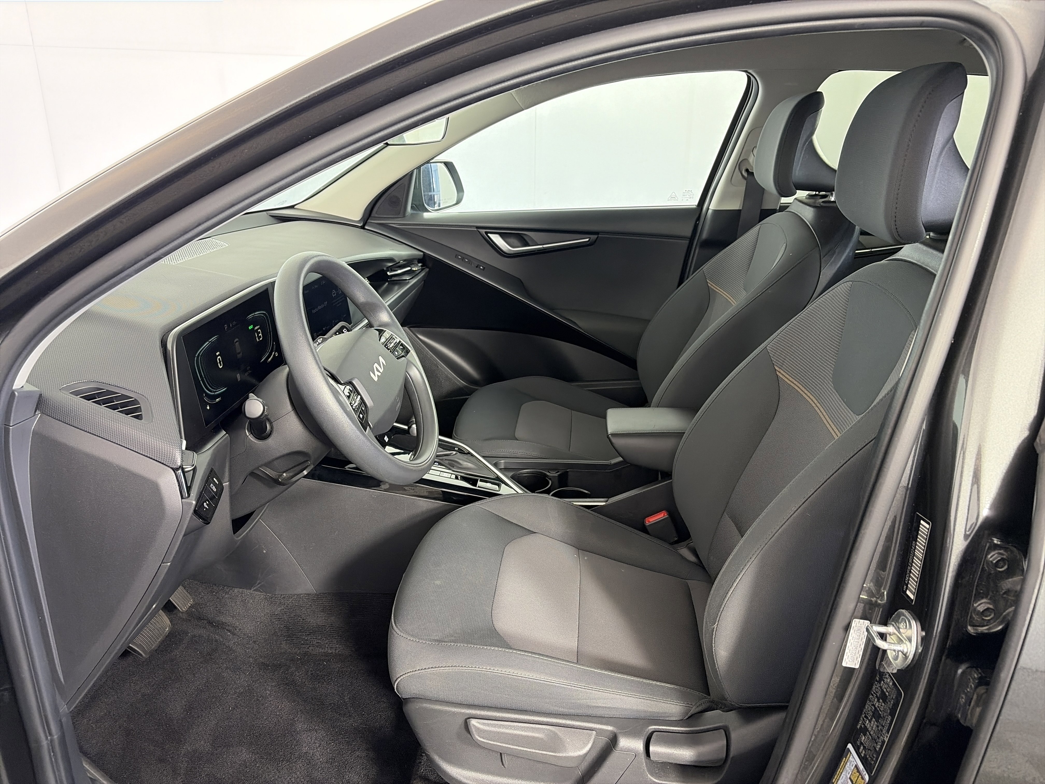 Used 2024 Kia Niro LX FWD image 6