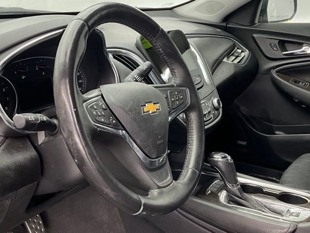Used 2016 Chevrolet Malibu Premier w/ Driver Confidence Package II image 4