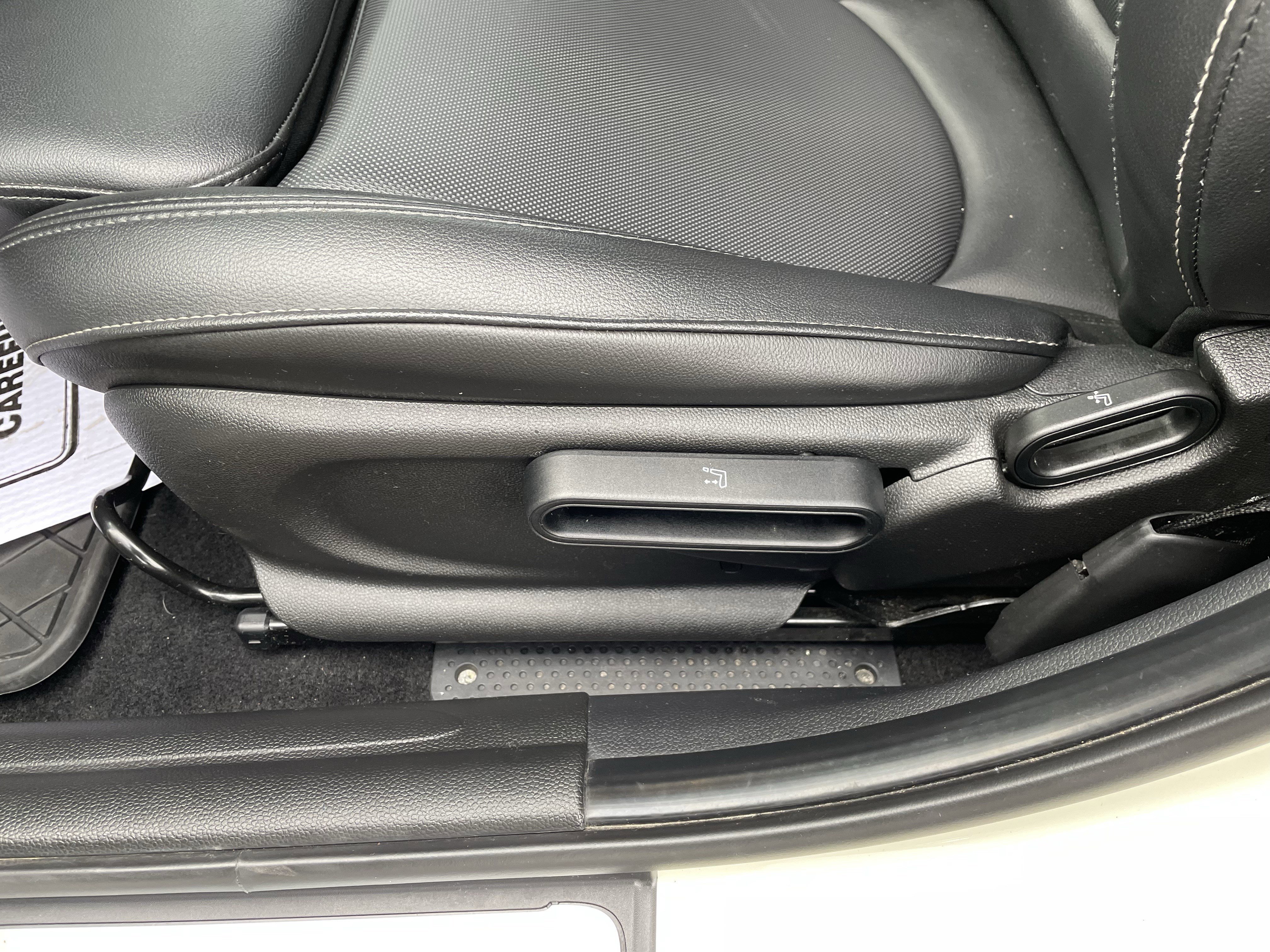 Used 2020 MINI Cooper 4-Door Hardtop w/ Storage Package image 14