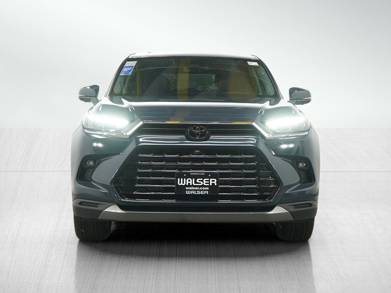 Used 2024 Toyota Grand Highlander Limited AWD/4WD image 8