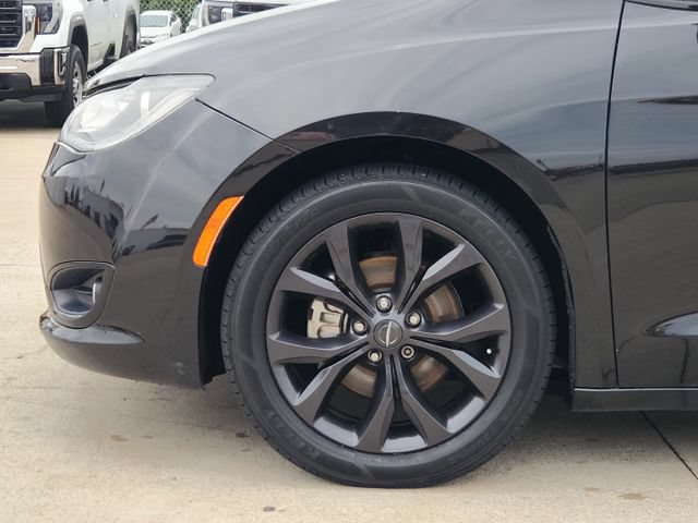 Used 2020 Chrysler Pacifica Touring-L w/ S Appearance Package FWD image 8