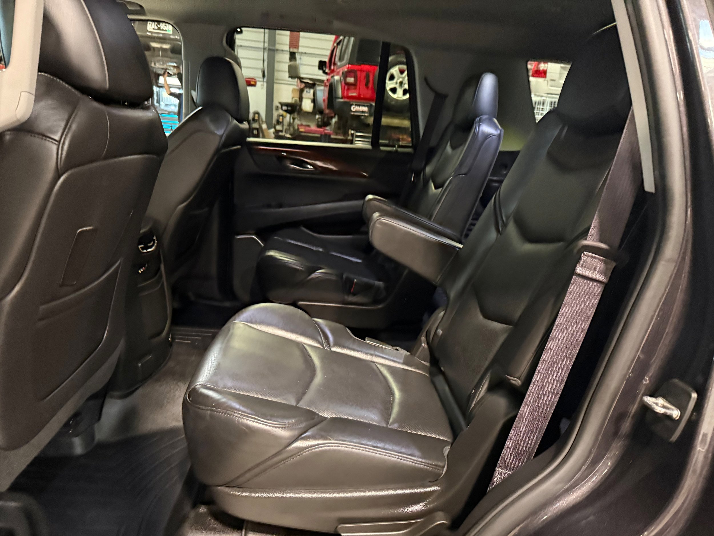 Used 2015 Cadillac Escalade Premium AWD/4WD image 33