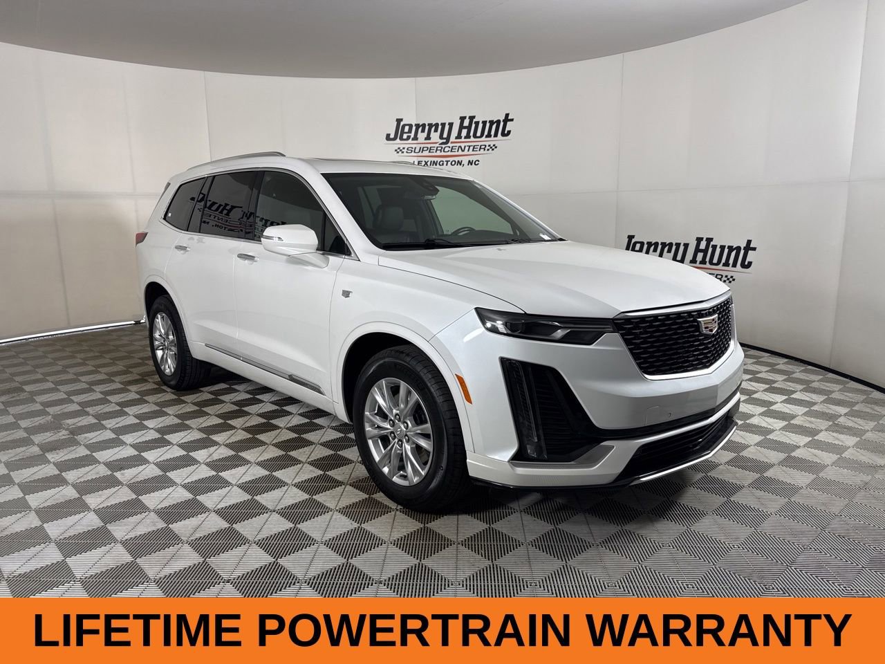 Used 2024 Cadillac XT6 Luxury w/ LPO, Floor Liner Package image 4