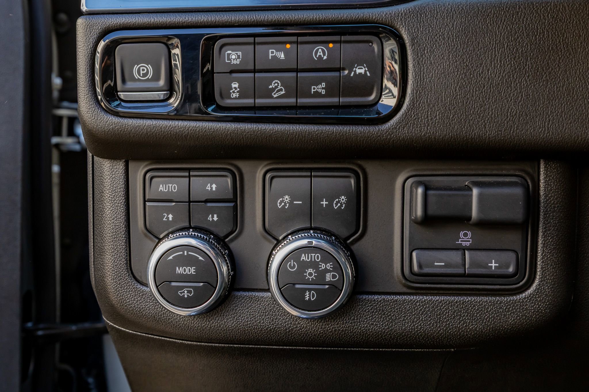 Used 2025 GMC Yukon AT4 w/ Premium Trailering Package image 21