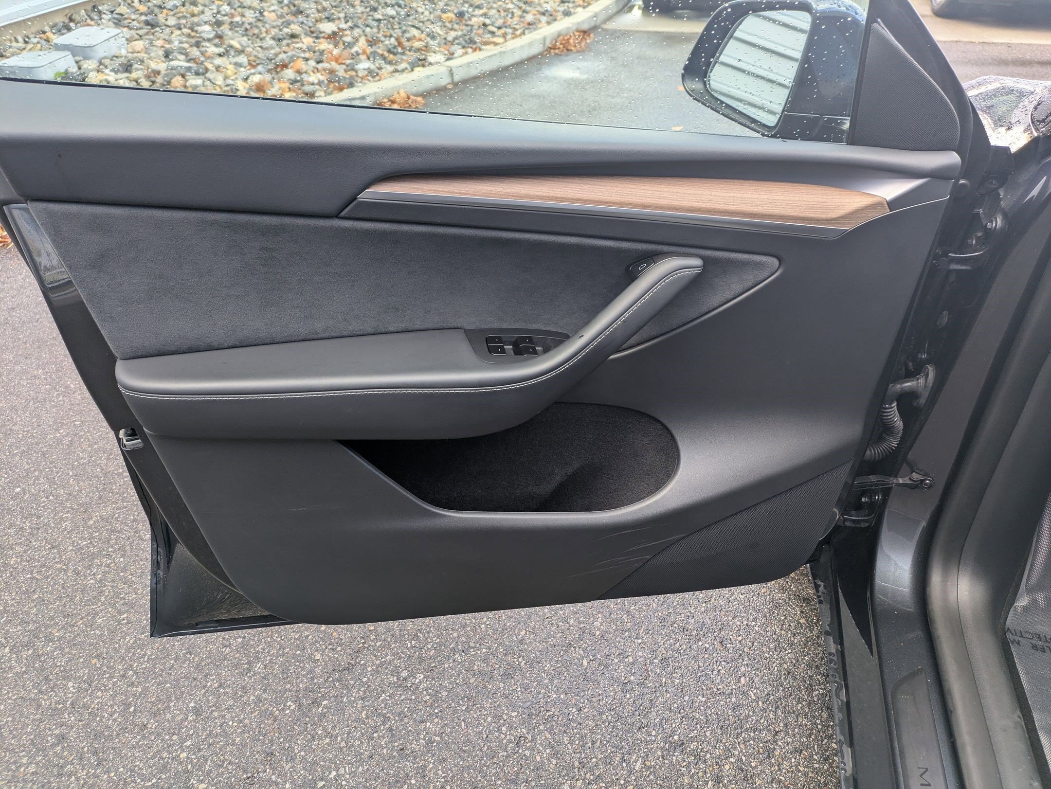 Used 2025 Tesla Model Y Long Range image 12