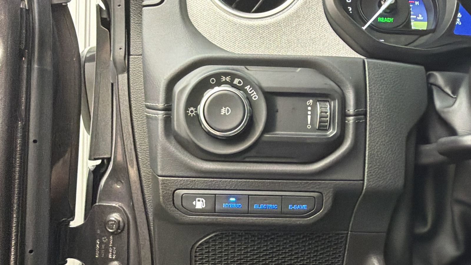 Used 2025 Jeep Wrangler Unlimited Sahara w/ Safety Group AWD/4WD image 30