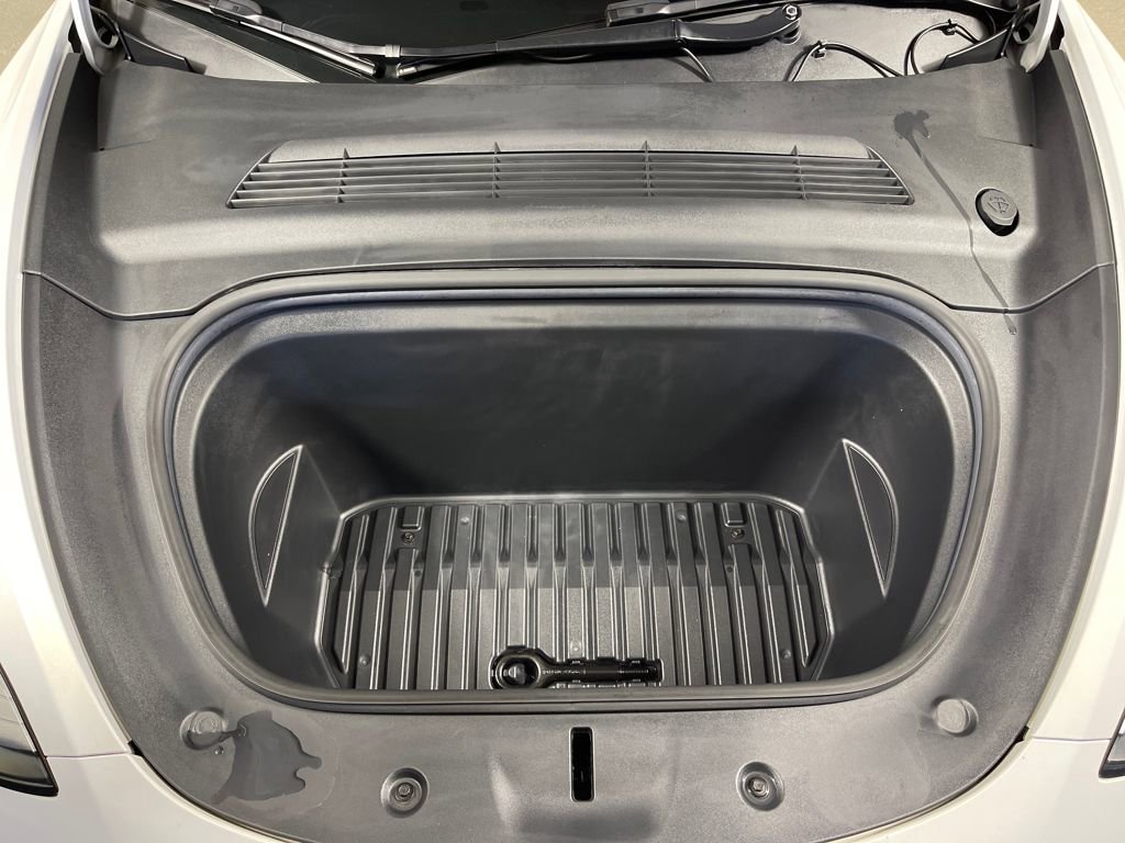 Used 2021 Tesla Model Y Long Range image 9