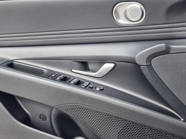 Certified 2026 Hyundai Elantra Limited FWD image 19