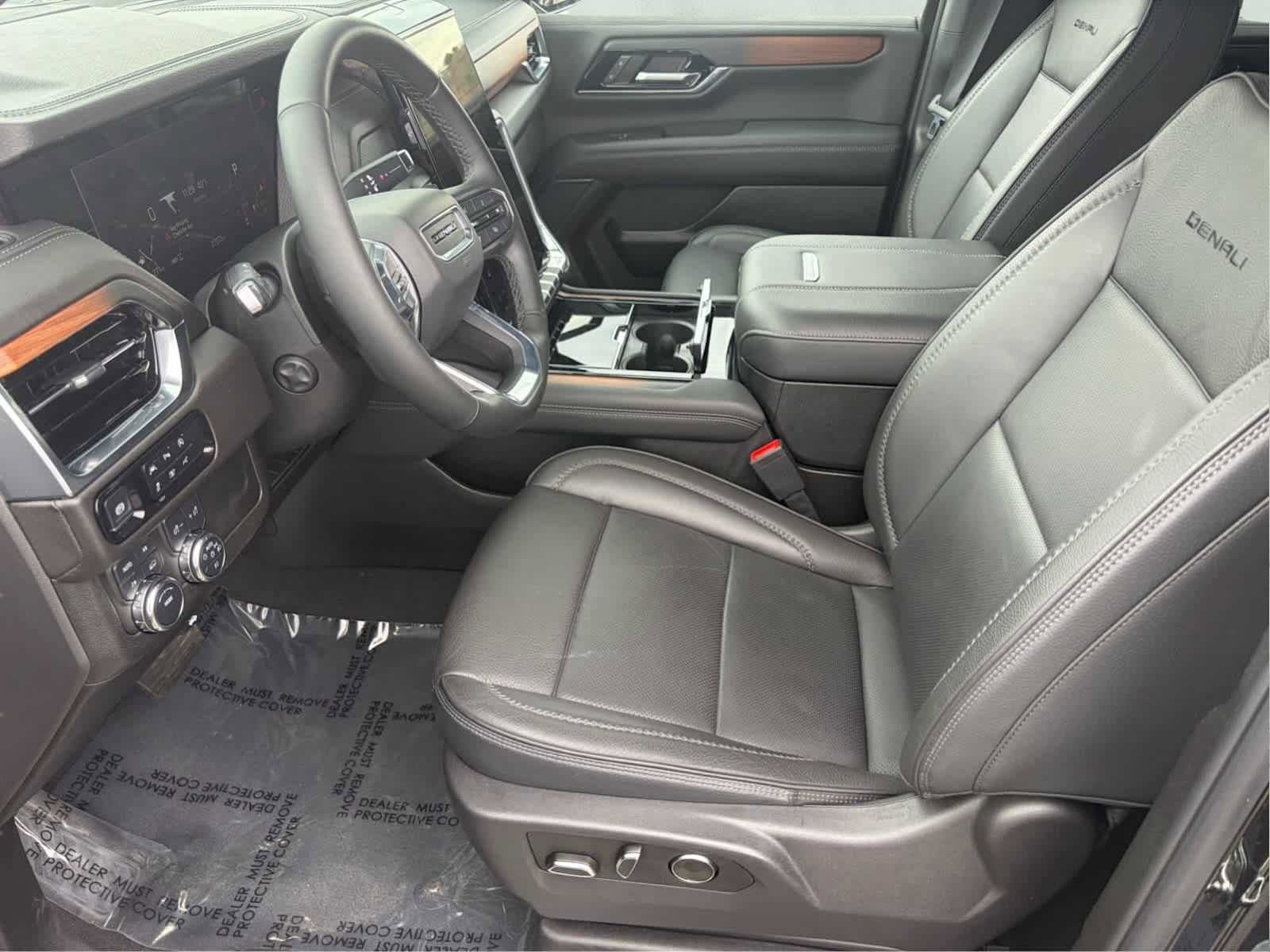 Used 2025 GMC Yukon XL Denali AWD/4WD image 9