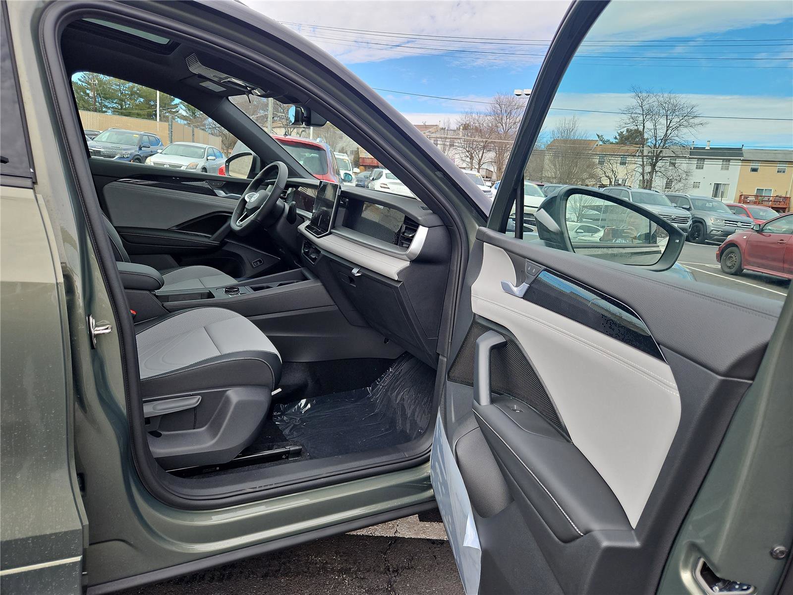 New 2026 Volkswagen Tiguan SE R-Line image 26