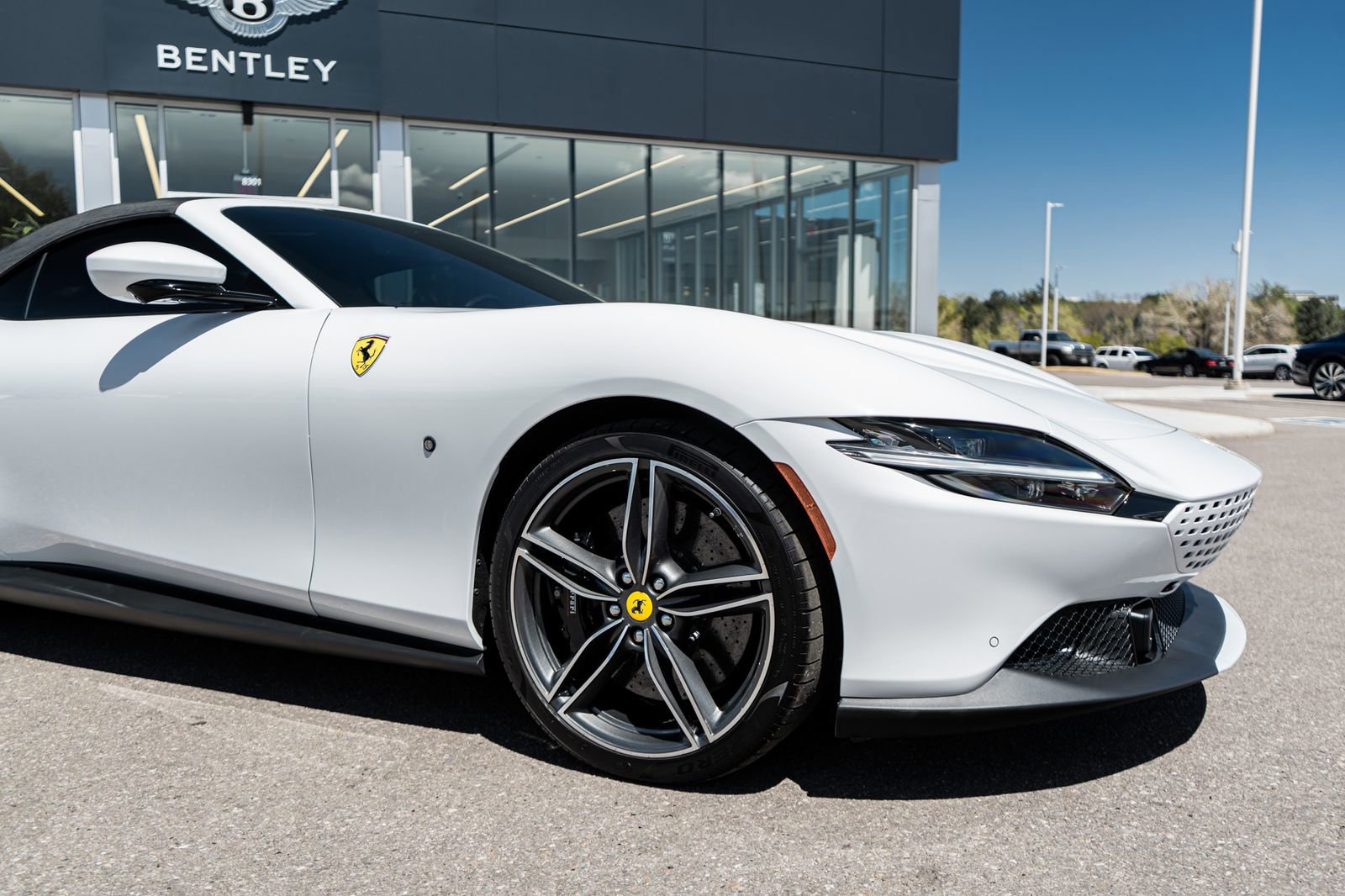 Used 2024 Ferrari Roma Spider RWD image 18