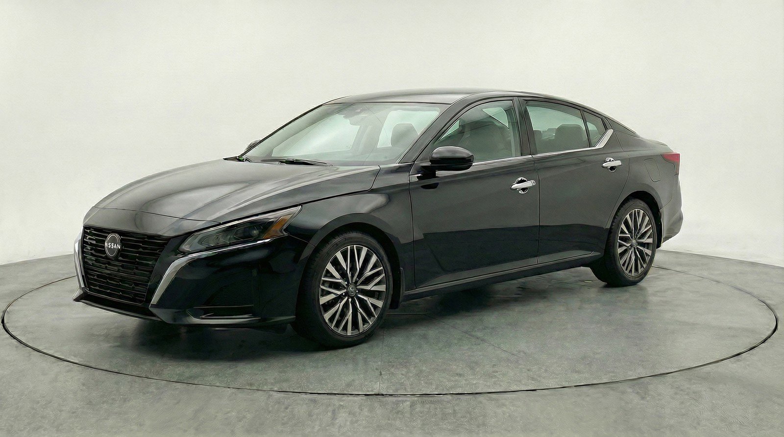 Used 2025 Nissan Altima 2.5 SV image 3