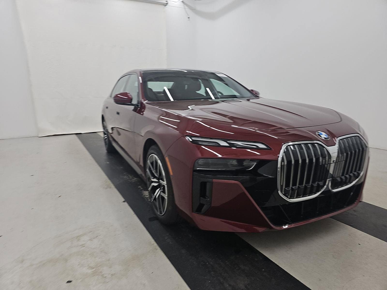 Used 2025 BMW 740i image 3