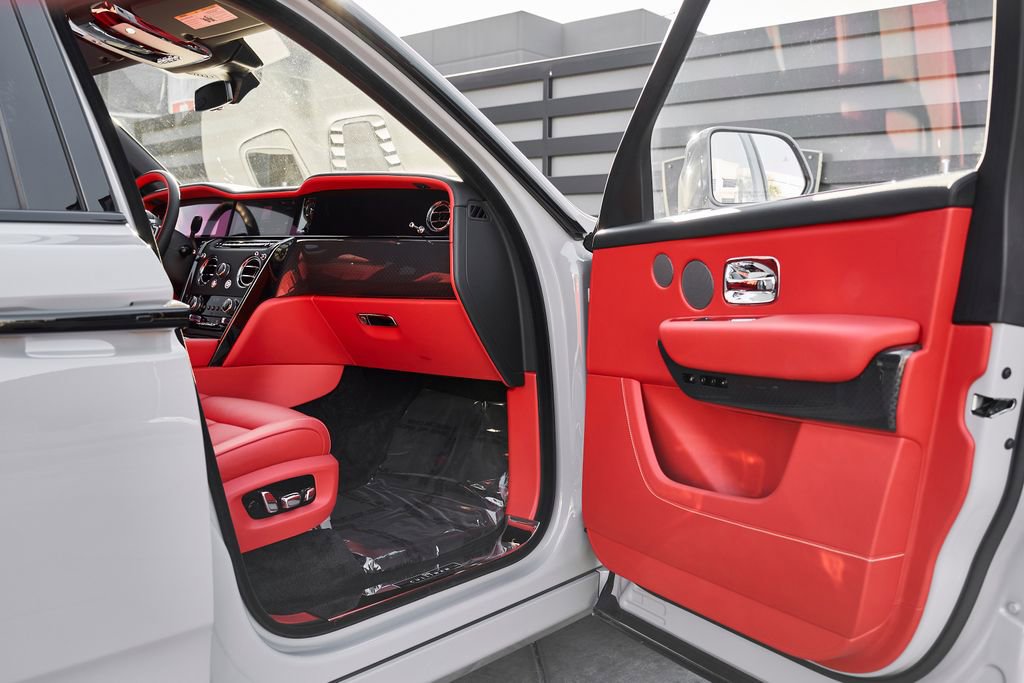 Used 2025 Rolls-Royce Cullinan Black Badge AWD/4WD image 21