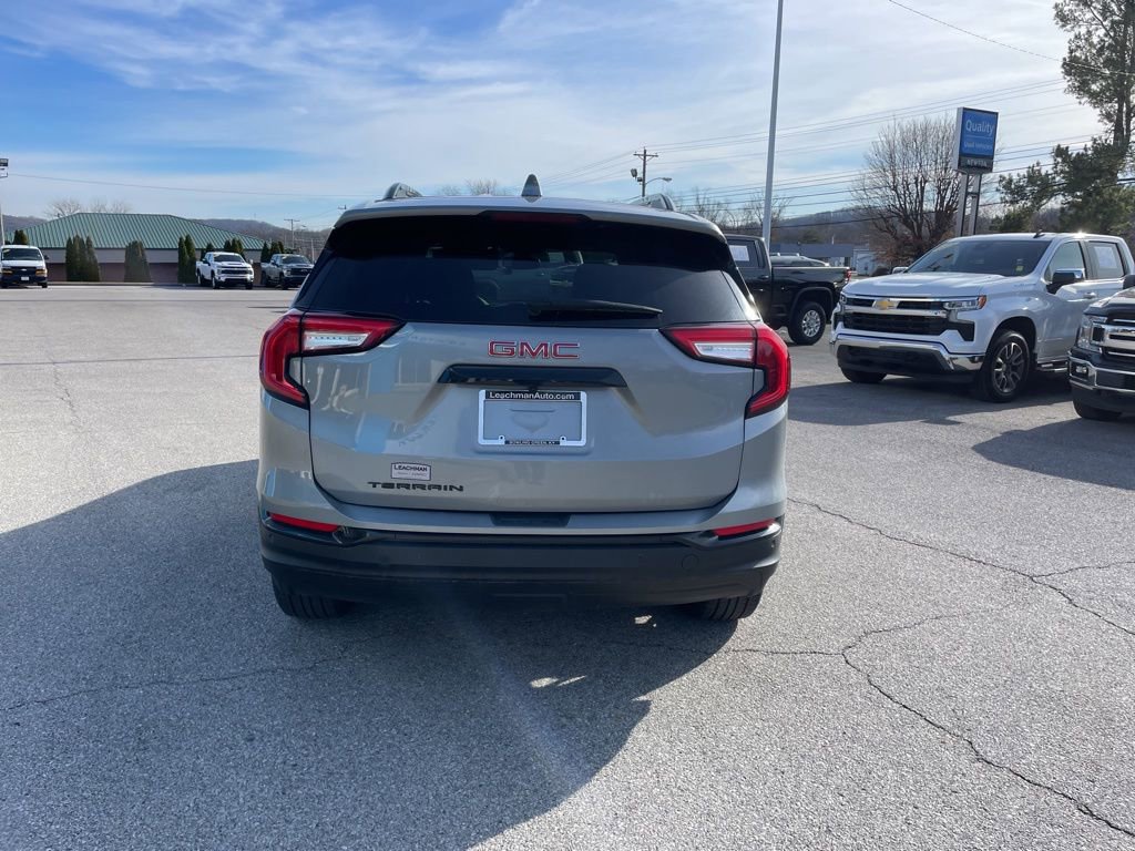 Used 2024 GMC Terrain SLE w/ Elevation Edition image 7